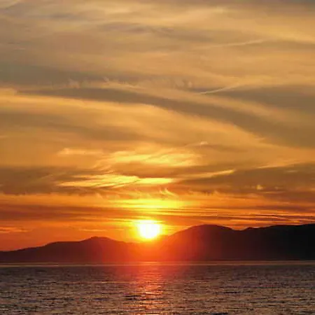 Santa Barbara Perissa (Santorini)