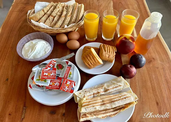 Santa Barbara Hotel Perissa (Santorini)